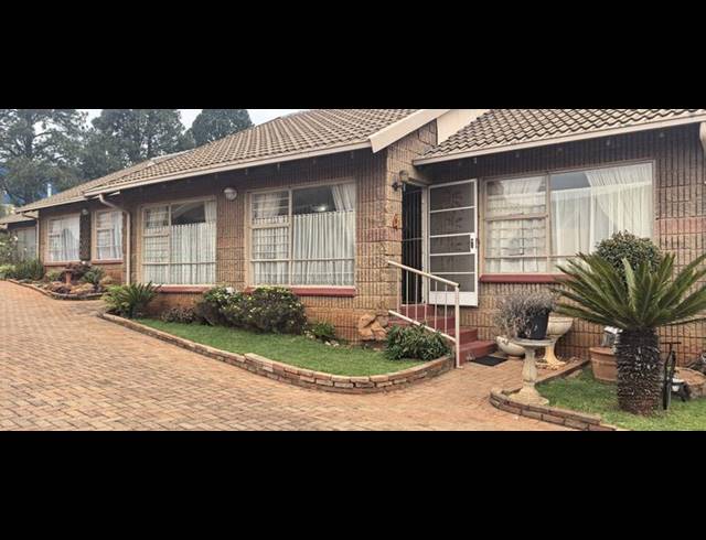 2 BEDROOM TOWNHOUSE FOR SALE IN LINDHAVEN